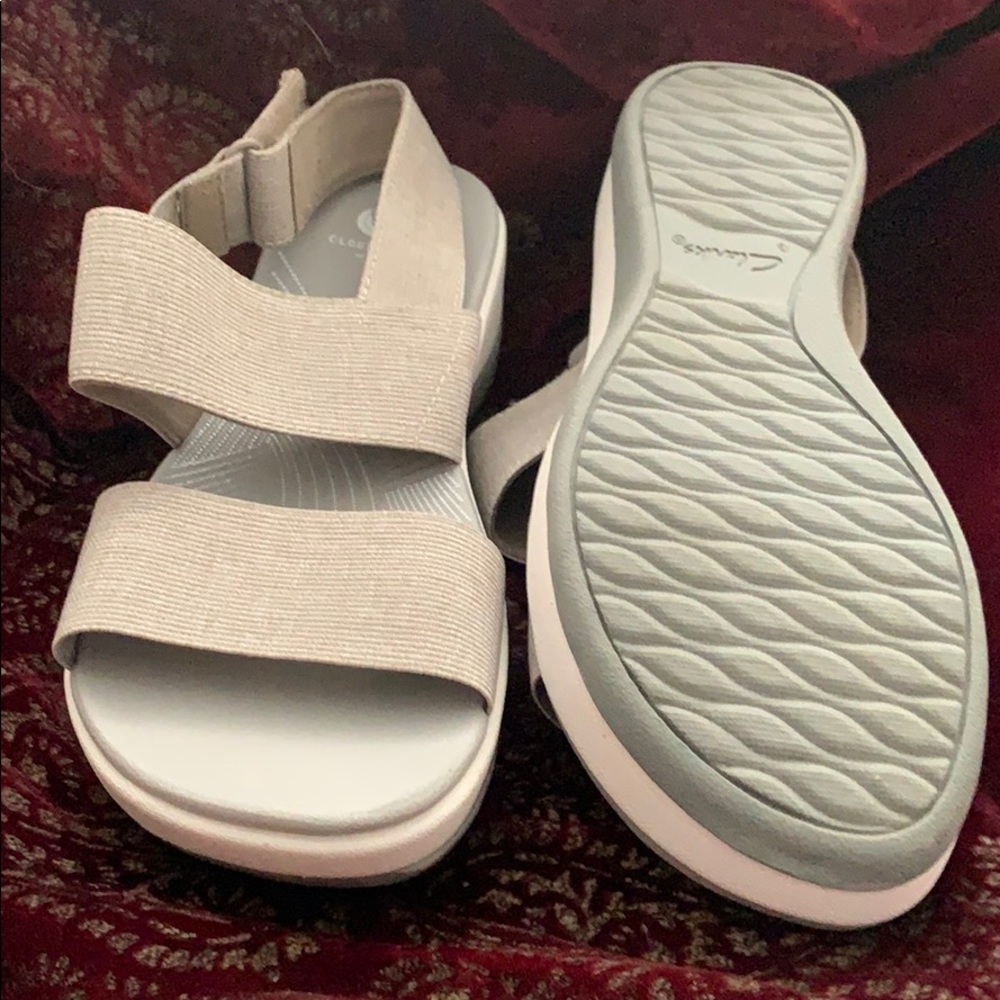 NWOT Cloudsteppers by Clarks. Grey sandals